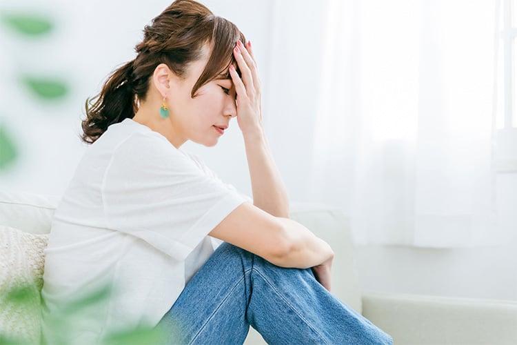 生理前にニキビができやすいのはなぜ？原因と対策を解説