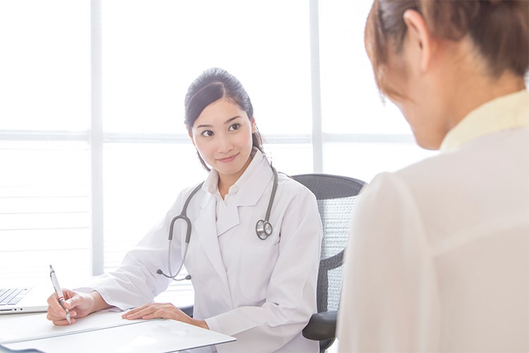 ニキビは皮膚科に行くべき？行くべき症状や治療方法を解説