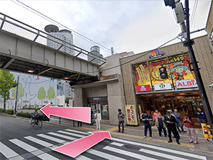 東京中央美容外科西梅田院大阪駅ルート02